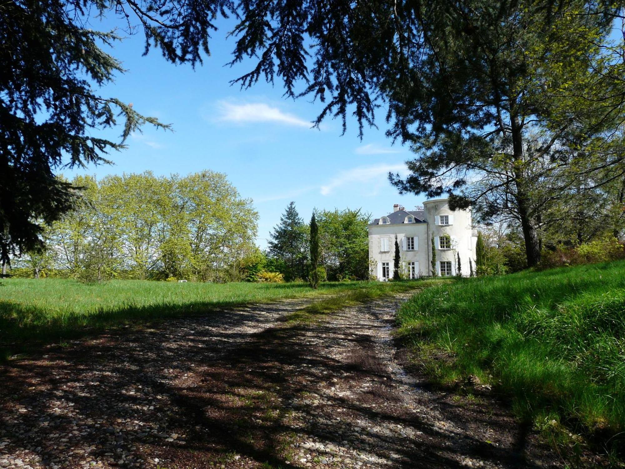 Chateau De La Comtesse Saint-Martin-Petit 외부 사진